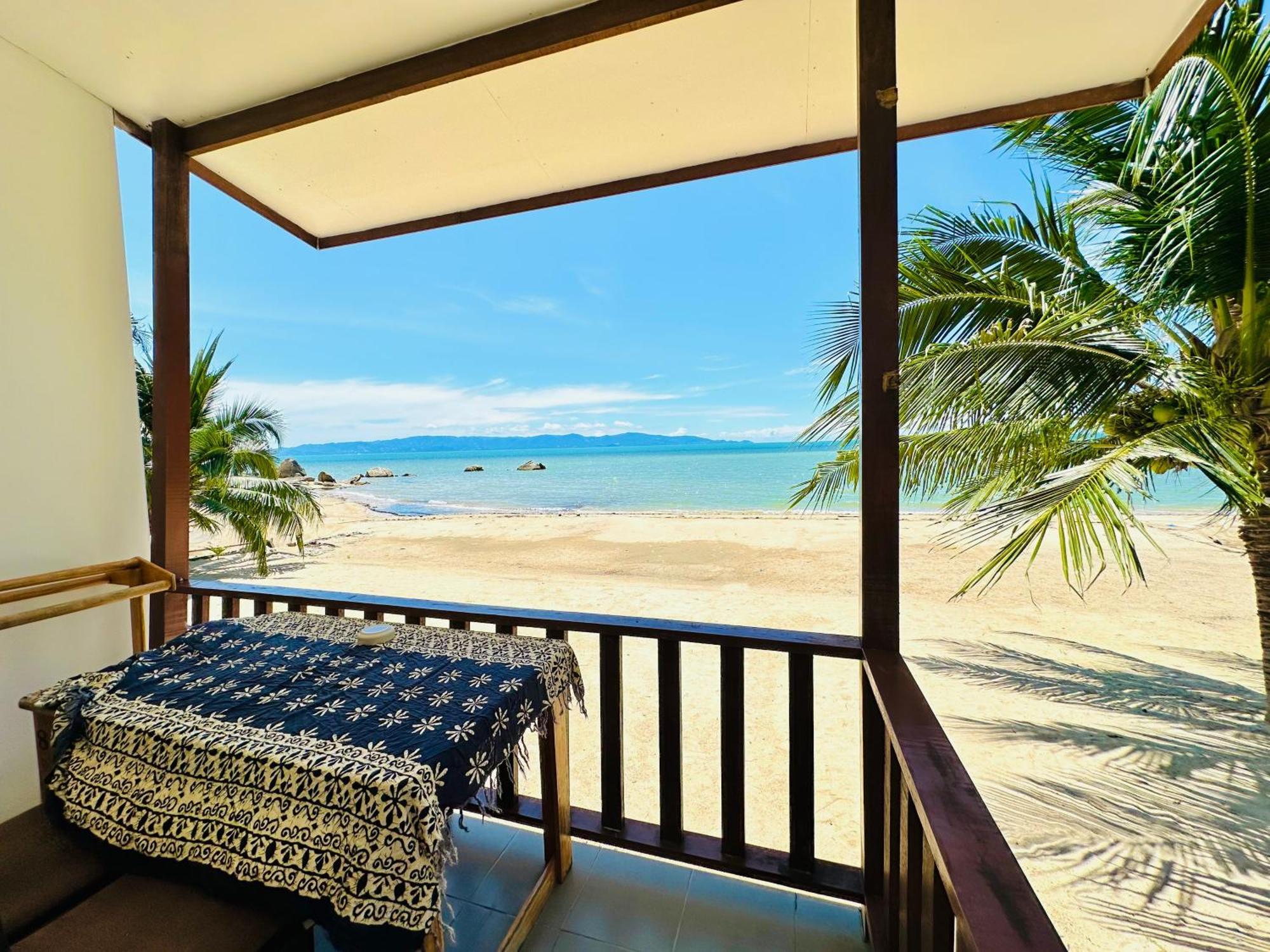 The Scenery Beach Resort Баан Кхай Экстерьер фото