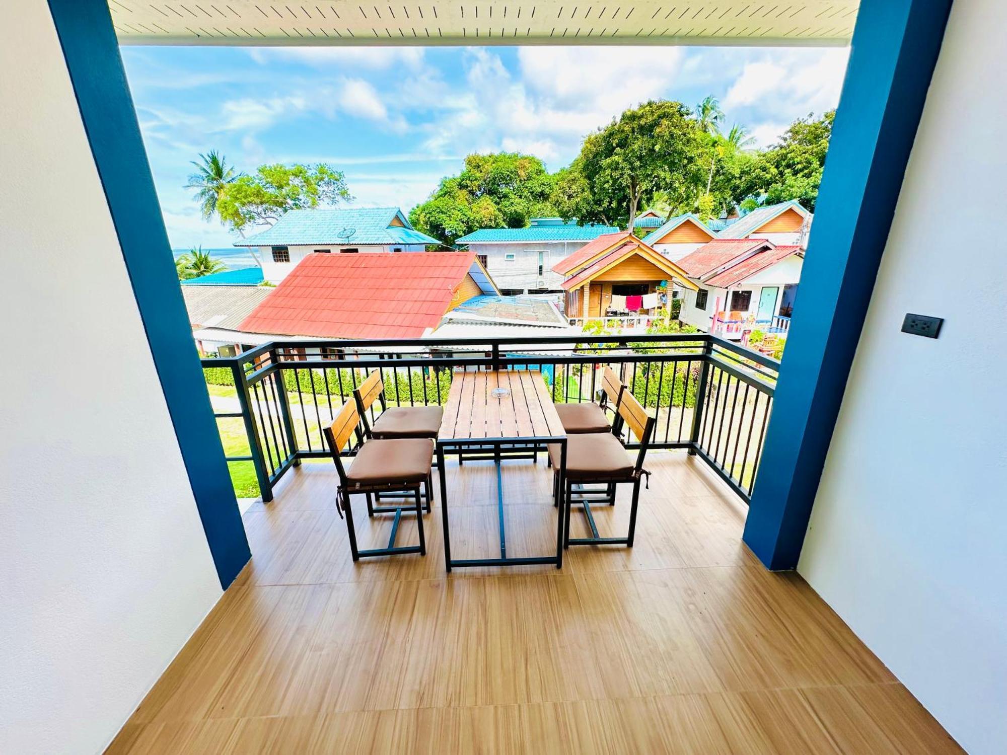 The Scenery Beach Resort Баан Кхай Экстерьер фото