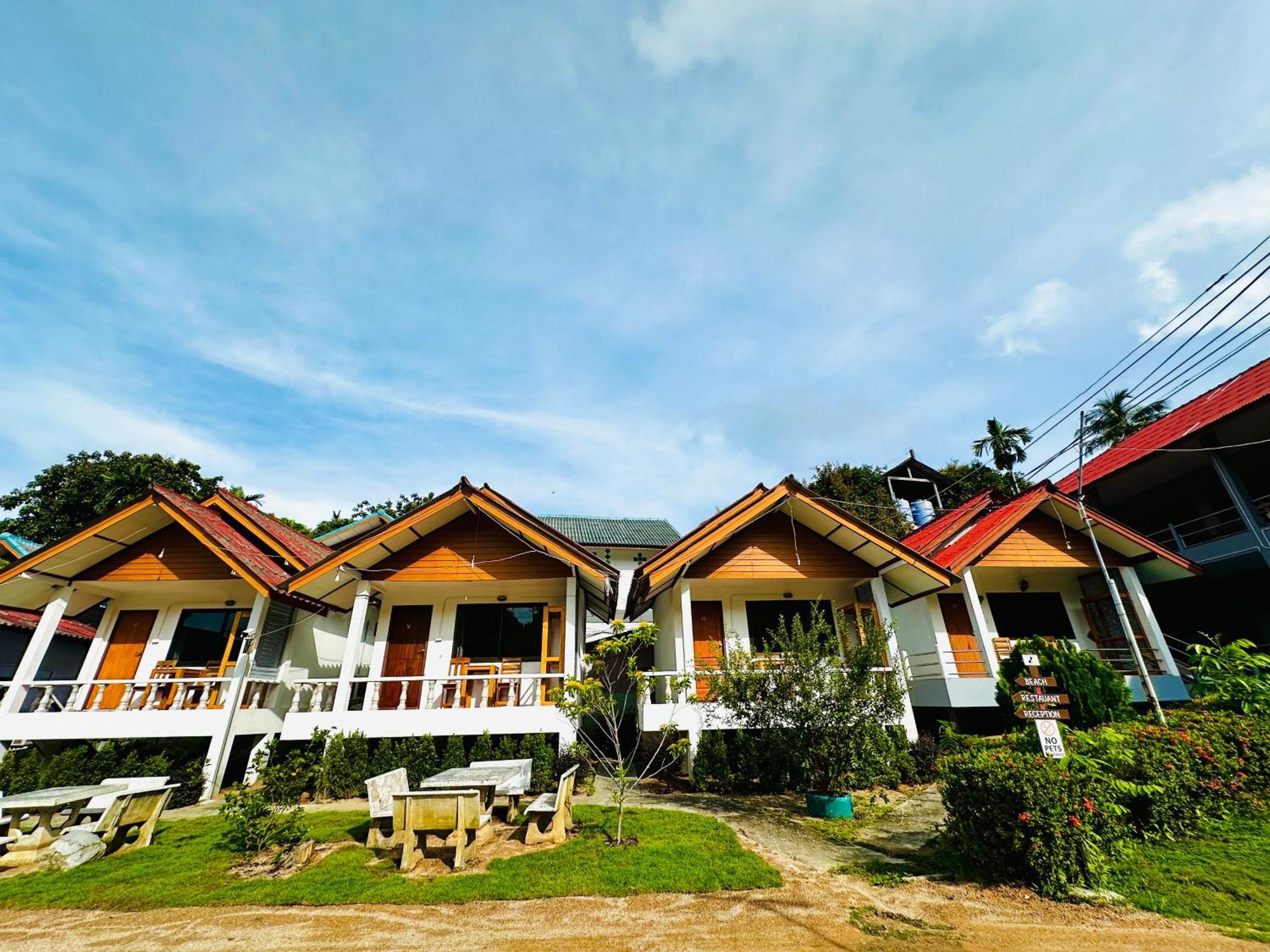 The Scenery Beach Resort Баан Кхай Экстерьер фото