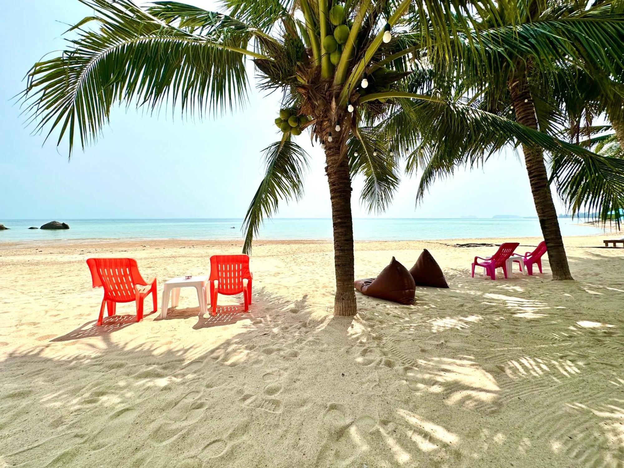 The Scenery Beach Resort Баан Кхай Экстерьер фото