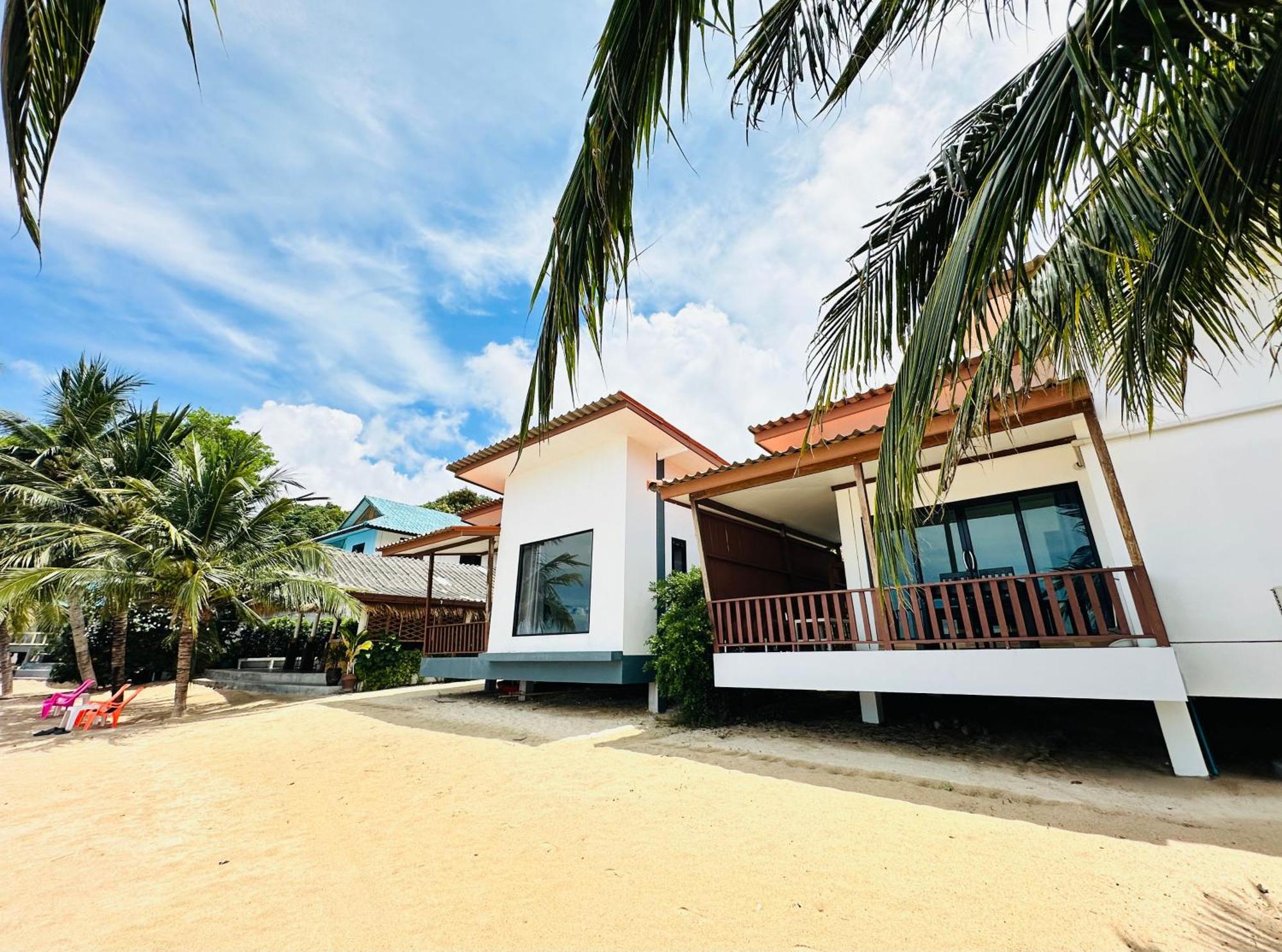 The Scenery Beach Resort Баан Кхай Экстерьер фото
